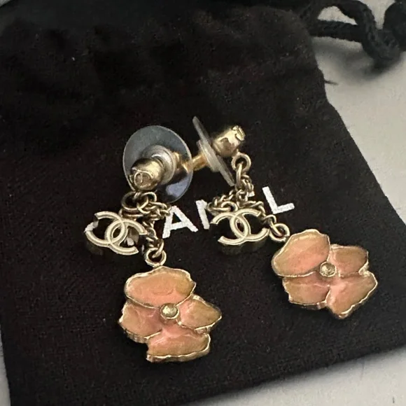 Chanel earring - Picture 3 of 3